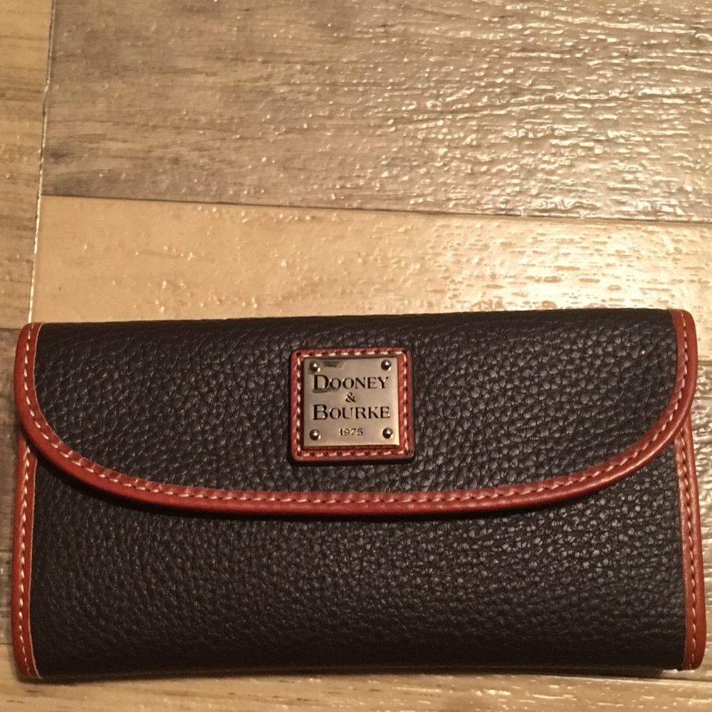 DOONEY & BOURKE CUTE WALLET CLUTCH